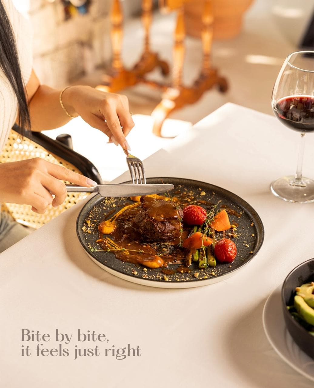 Biftek me verë - specialitet Farm 88 restorant Tiranë